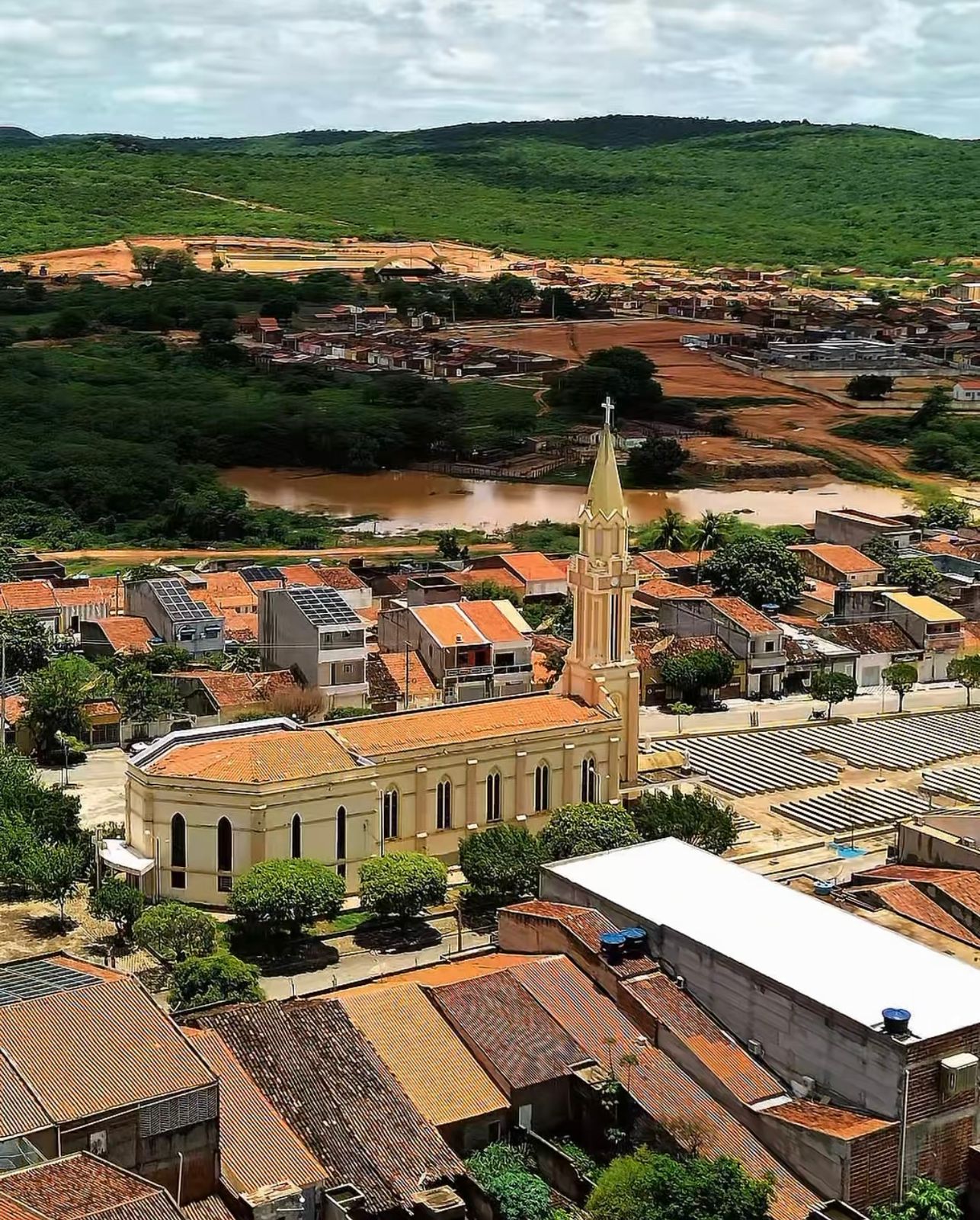 Santa Cruz suspende aulas por tempo indeterminado após fortes chuvas atingirem o município